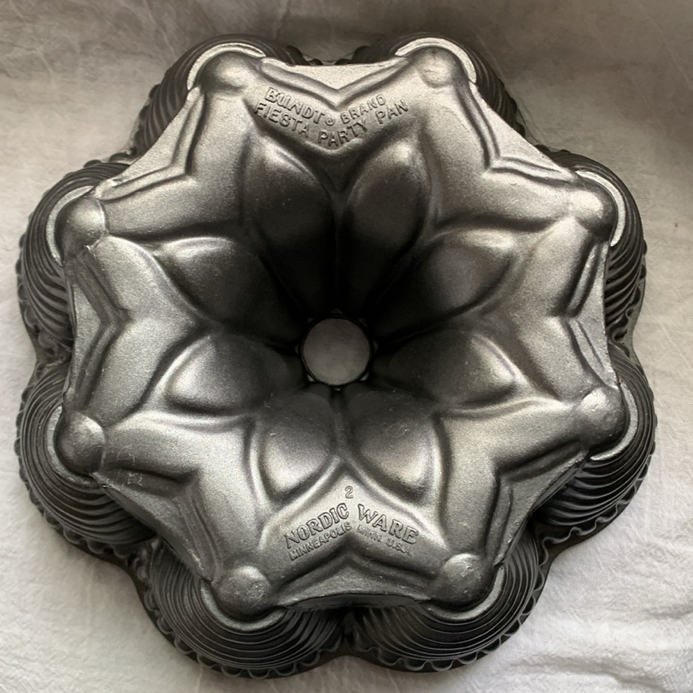 Nordic Ware Fiesta Party Bundt Pan
Heavy, solid bakeware 
Like new condition ⭐️ - Picture 3 of 3